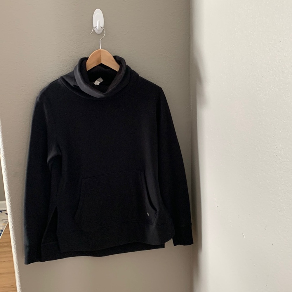 Black fleece turtleneck sweater with front pocket size small